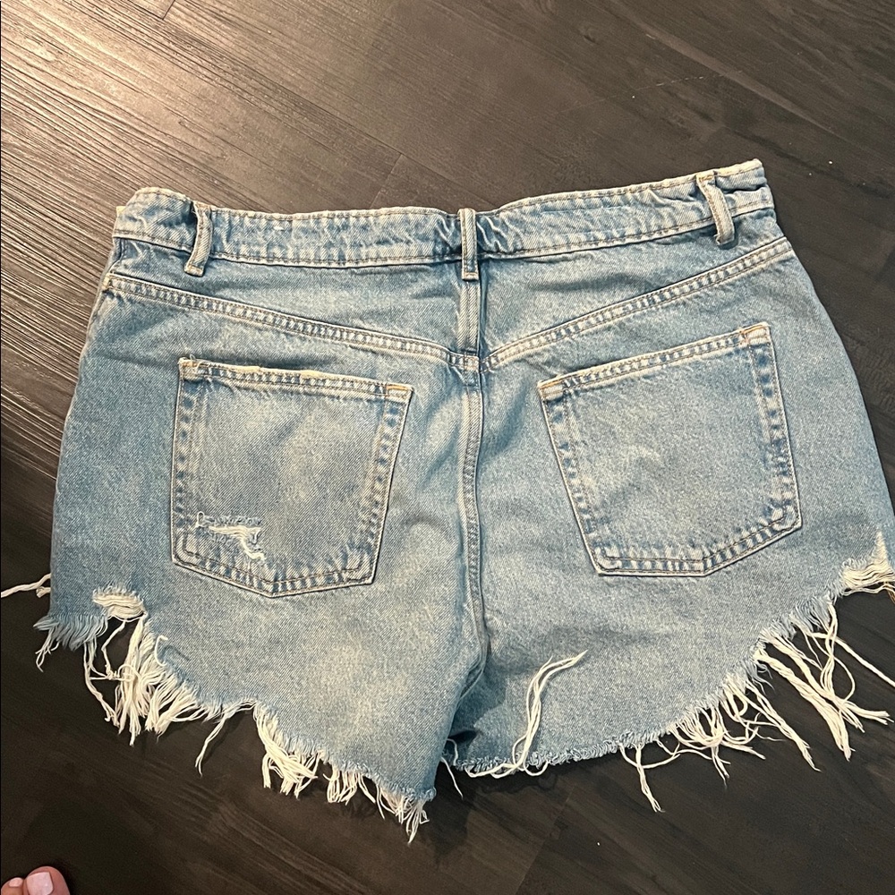 Zara denim high waisted ripped shorts USA 12 - Picture 2 of 3